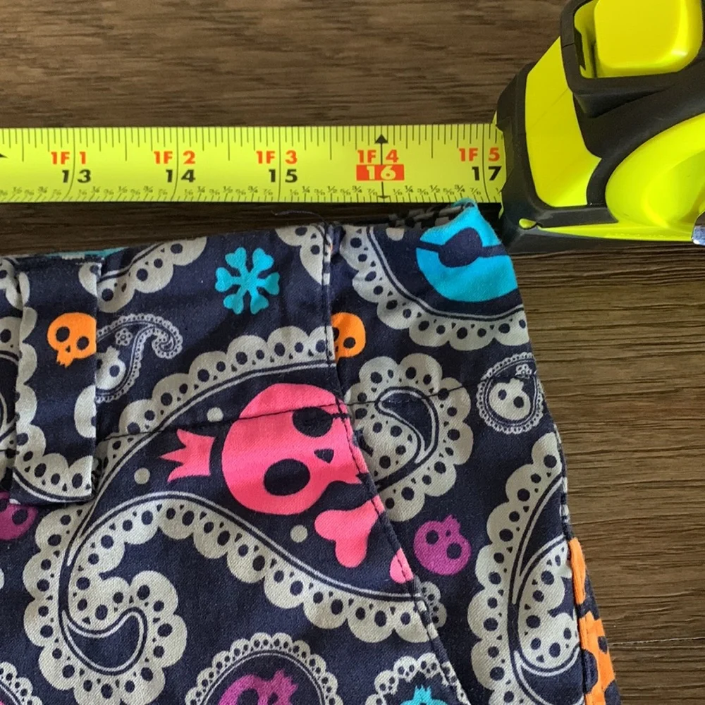 Shorts - Picture 3 of 5